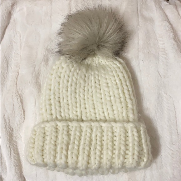 Aritzia Main Character Beanie